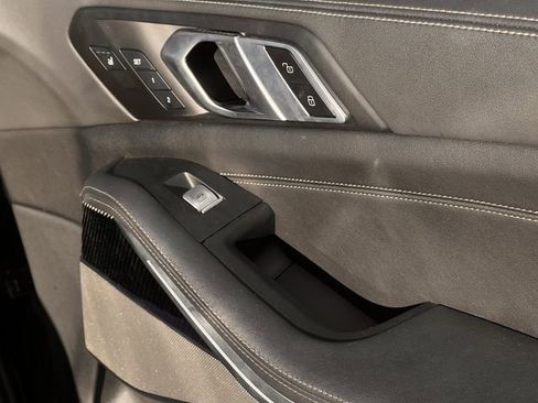 Used 2024 BMW X7 M60i w/ Executive Package image 29