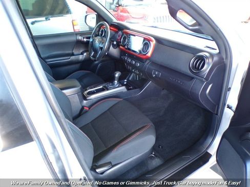 Used 2020 Toyota Tacoma TRD Off-Road image 31