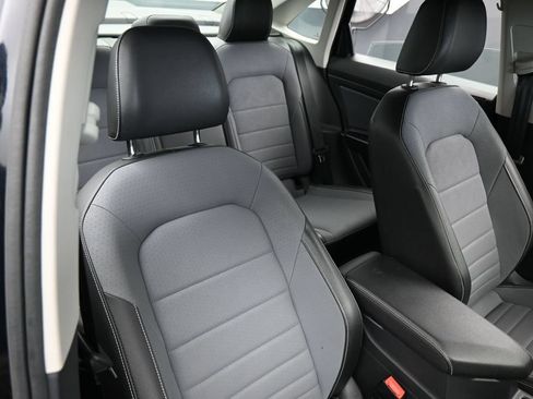Used 2025 Volkswagen Jetta SE FWD image 40