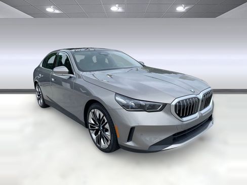 Used 2026 BMW 530i 530i w/ Premium Package image 5