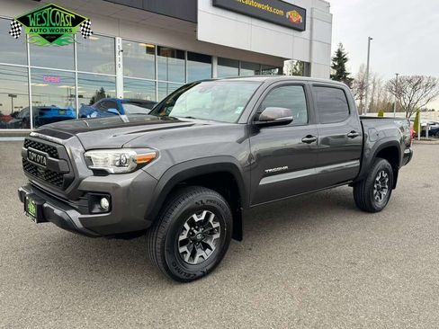 Used 2018 Toyota Tacoma TRD Off-Road image 1
