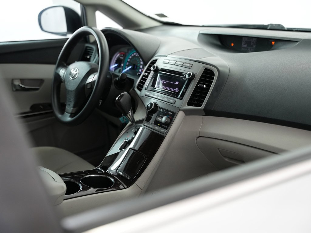 Used 2012 Toyota Venza LE FWD image 48