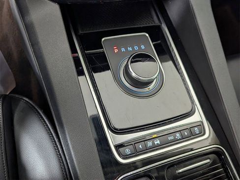 Used 2020 Jaguar F-PACE Premium image 21