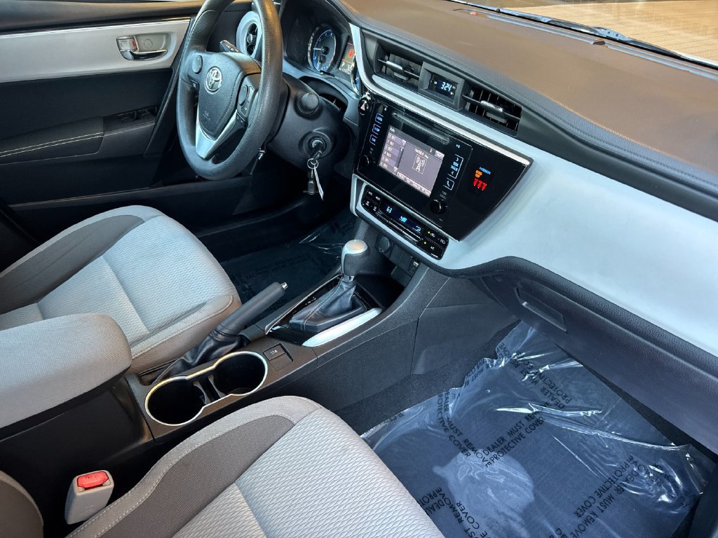 Used 2018 Toyota Corolla LE FWD image 18