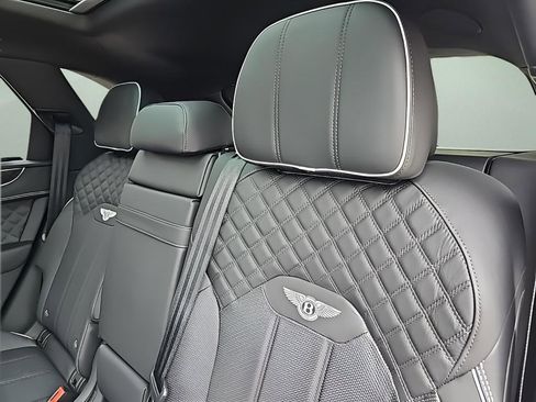 New 2025 Bentley Bentayga image 33