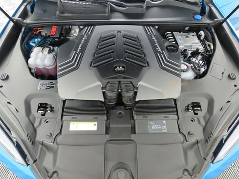 Used 2025 Lamborghini Urus SE image 27