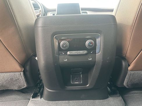 Used 2022 Chevrolet Suburban High Country image 12