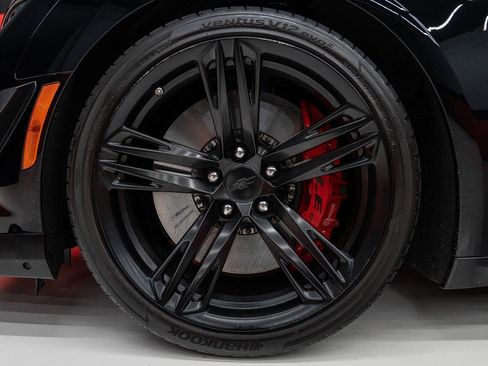 Used 2021 Chevrolet Camaro ZL1 RWD image 32