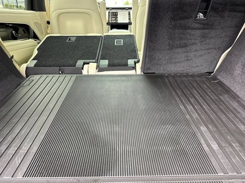 Certified 2025 Land Rover Range Rover SE AWD/4WD image 16