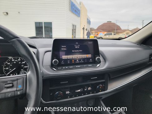 Used 2024 Nissan Rogue SV w/ SV Premium Package image 23