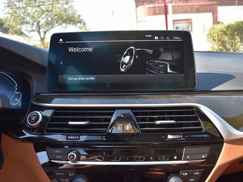 Used 2023 BMW 530e 530e iPerformance image 18