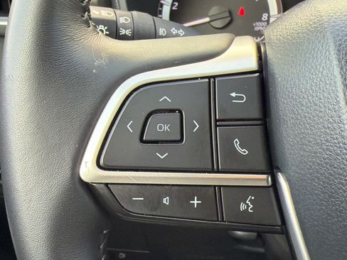 Used 2025 Toyota Highlander LE image 18