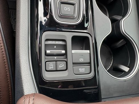 Certified 2025 Honda Pilot Elite image 28