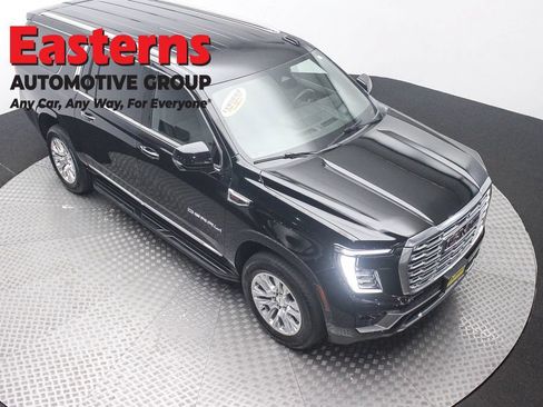 Used 2025 GMC Yukon XL Denali AWD/4WD image 3