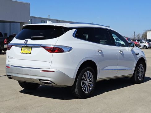 Used 2024 Buick Enclave Premium image 4