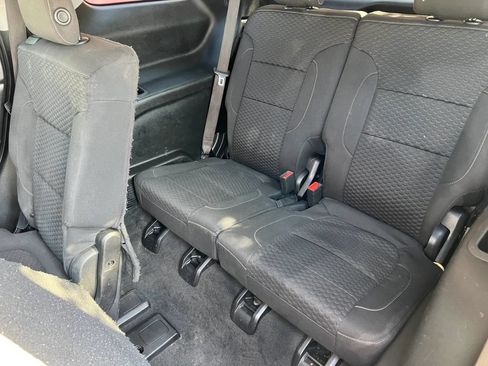 Used 2017 GMC Acadia SLE FWD image 17