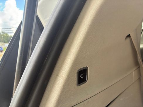 Used 2020 Chrysler Pacifica Limited image 18