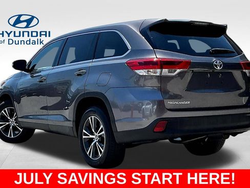 Used 2019 Toyota Highlander LE FWD image 5