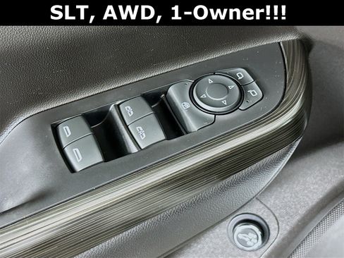 Used 2023 GMC Acadia SLT image 19