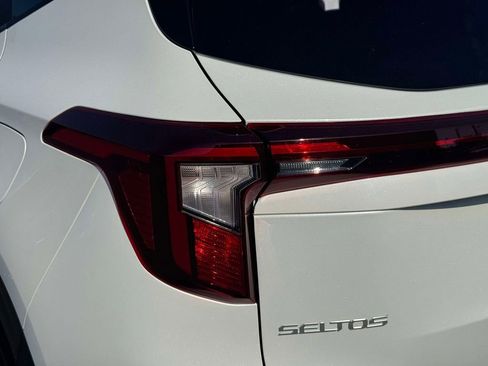 Used 2024 Kia Seltos LX AWD/4WD image 9