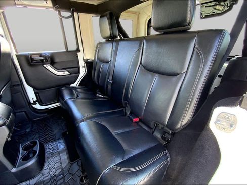 Used 2014 Jeep Wrangler Unlimited Rubicon AWD/4WD image 20
