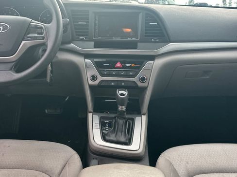 Used 2017 Hyundai Elantra SE image 4