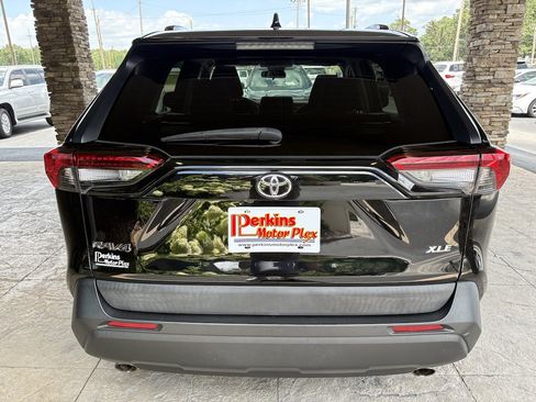 Used 2021 Toyota RAV4 XLE FWD image 7