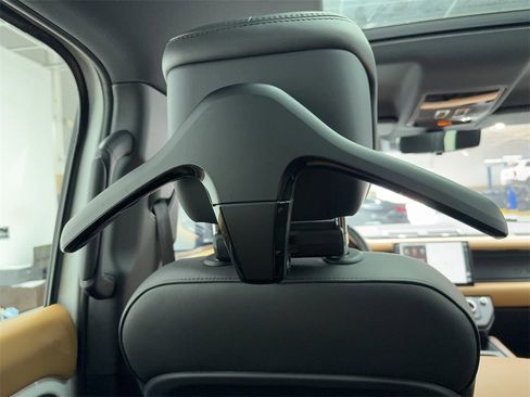 Used 2024 Land Rover Defender 130 X-Dynamic SE image 26