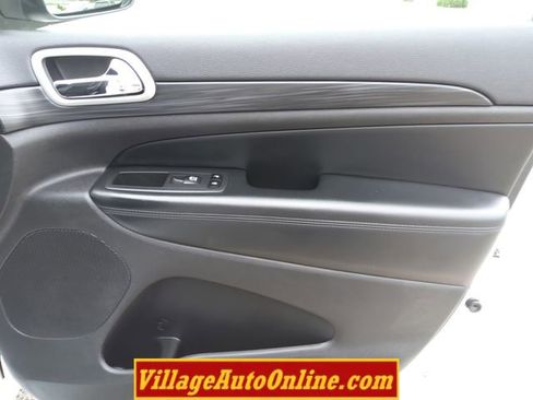 Used 2020 Jeep Grand Cherokee Altitude image 34