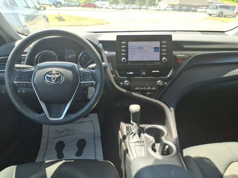 Used 2022 Toyota Camry LE image 11