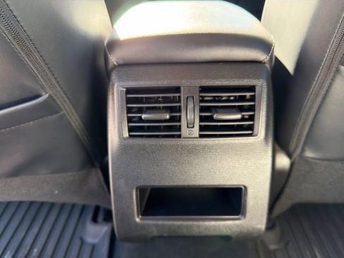 Used 2024 Mitsubishi Outlander SE image 37