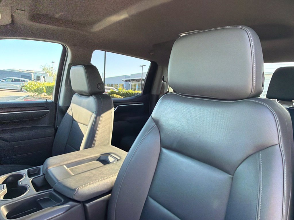 Used 2025 GMC Sierra 1500 SLT AWD/4WD image 22