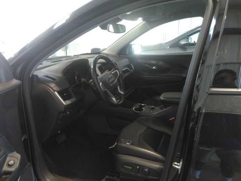 Used 2024 GMC Terrain SLT AWD/4WD image 3
