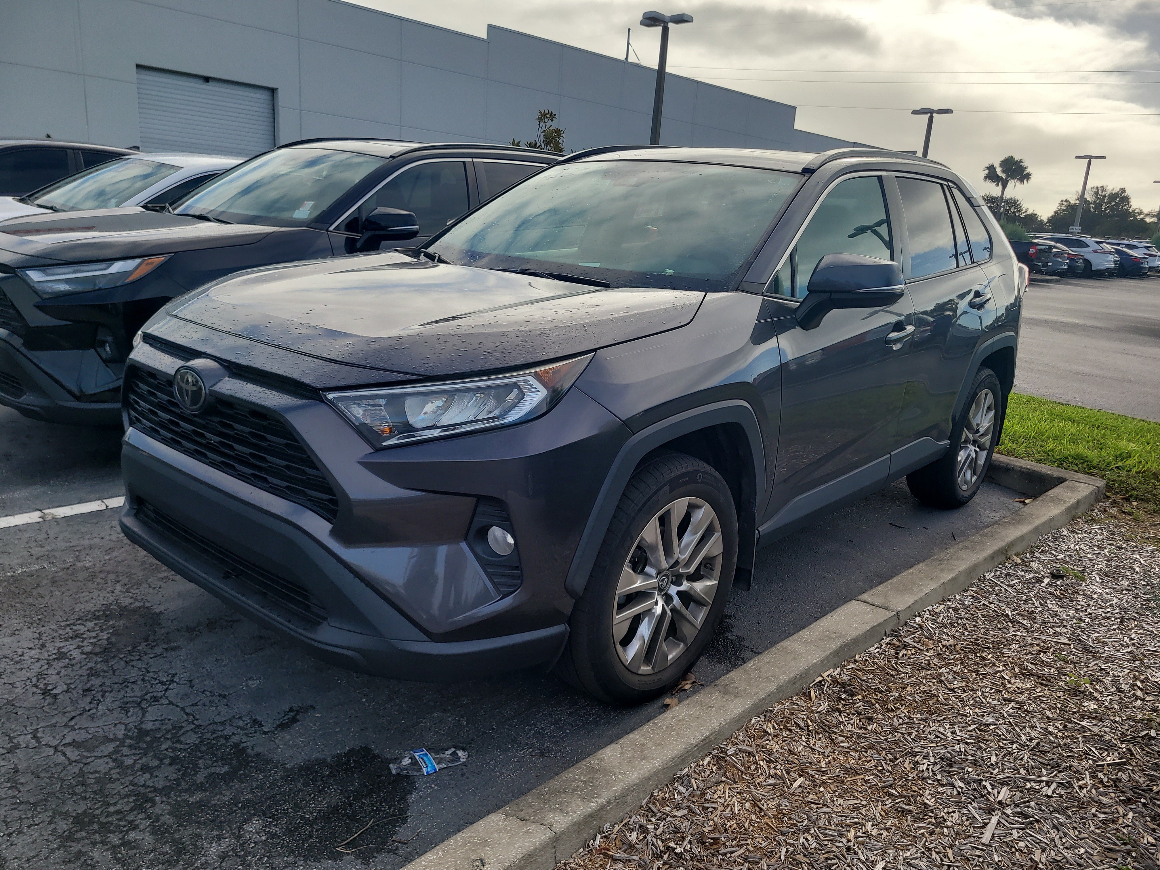 Used 2019 Toyota RAV4 XLE Premium FWD image 3