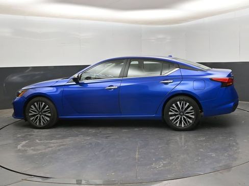 Used 2025 Nissan Altima 2.5 SV FWD image 5