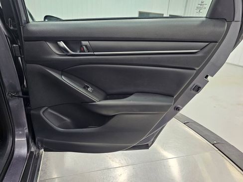 Used 2018 Honda Accord EX image 30