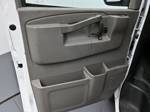 Used 2018 GMC Savana 2500 w/ Enhanced Convenience Package RWD image 14