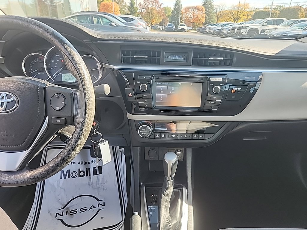Used 2016 Toyota Corolla LE FWD image 17