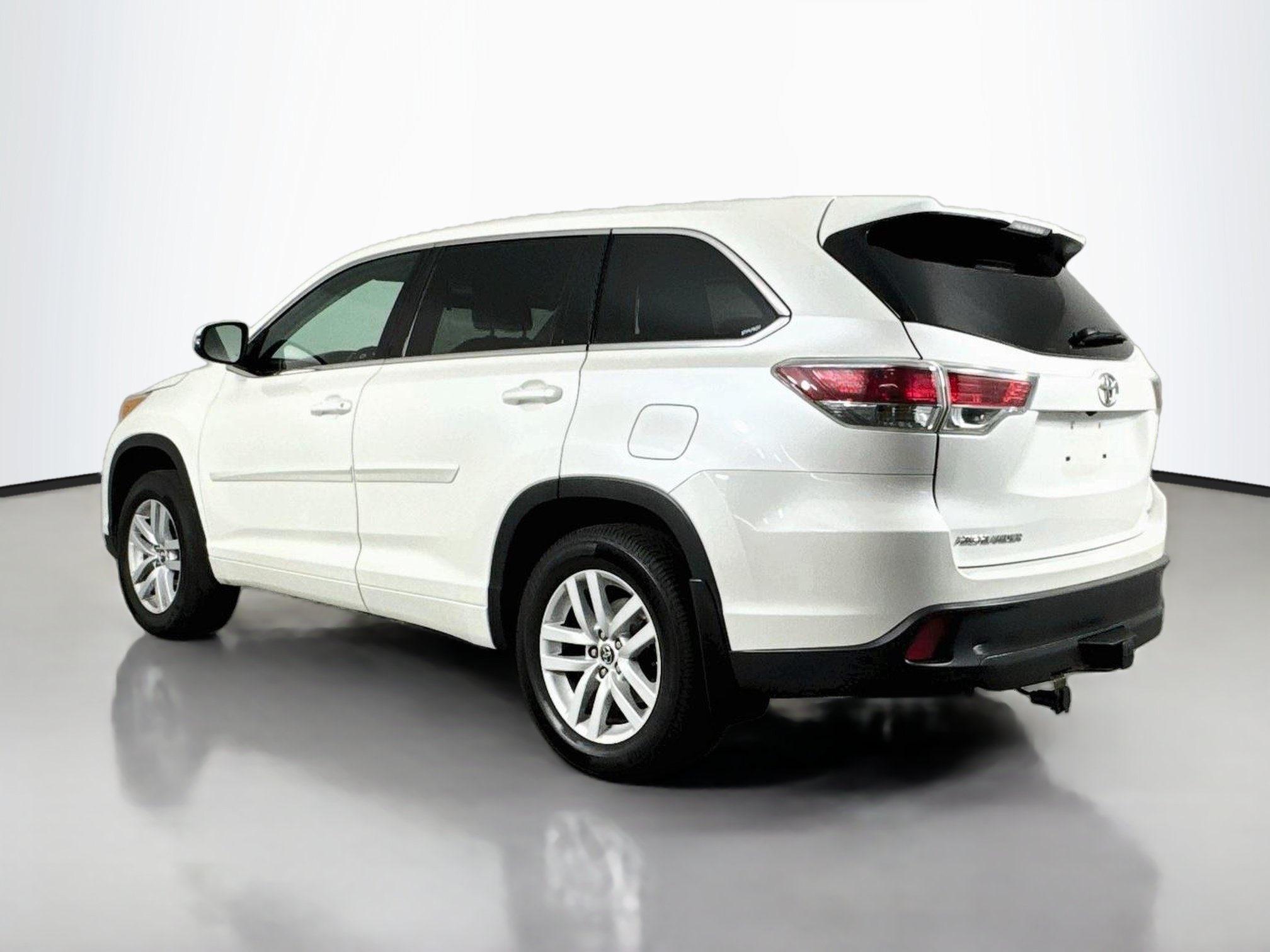 Used 2016 Toyota Highlander LE AWD/4WD image 5