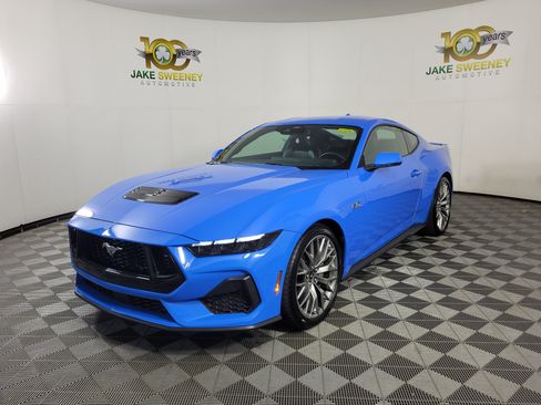 Used 2025 Ford Mustang GT Premium RWD image 3