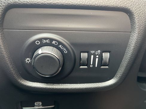 Used 2024 Jeep Grand Cherokee L Laredo AWD/4WD image 19