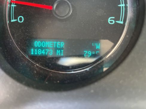 Used 2011 GMC Yukon Denali RWD image 5