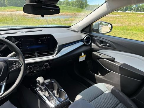 New 2026 Chevrolet Trax LT w/ LT Convenience Package FWD image 39