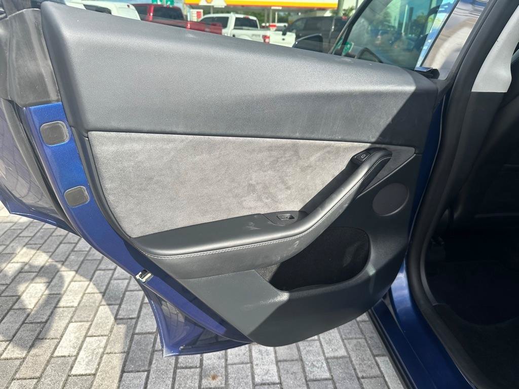 Used 2024 Tesla Model Y 2WD image 27