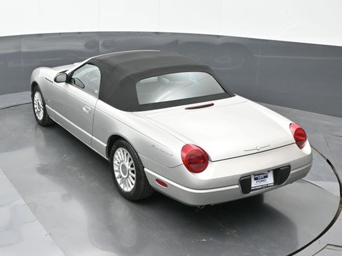 Used 2004 Ford Thunderbird image 25