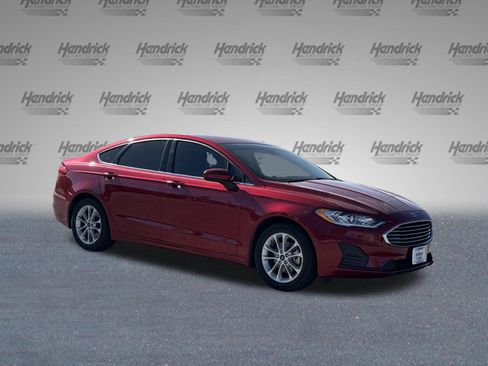Used 2020 Ford Fusion SE image 3