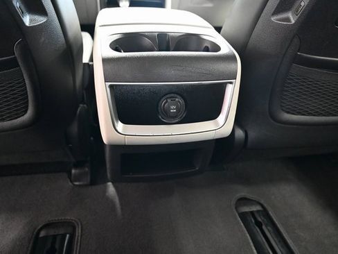 Used 2022 Kia Carnival LX image 27