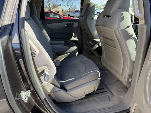 Used 2017 Chevrolet Traverse LT w/ Style and Technology Package image 22