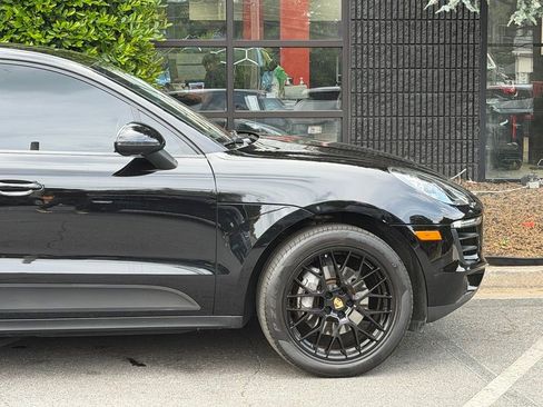 Used 2018 Porsche Macan Sport Edition AWD/4WD image 23