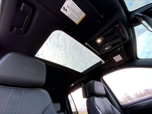 Used 2021 Chevrolet Suburban RST w/ Luxury Package image 10